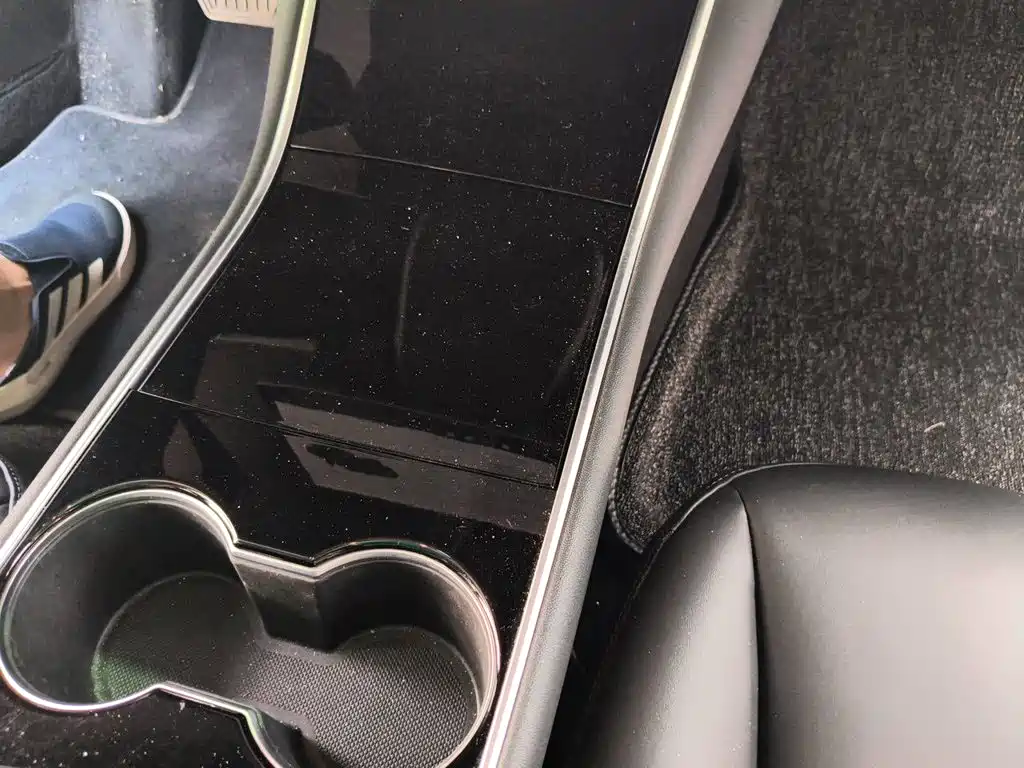 Tesla Model 3 — миниатюра 10