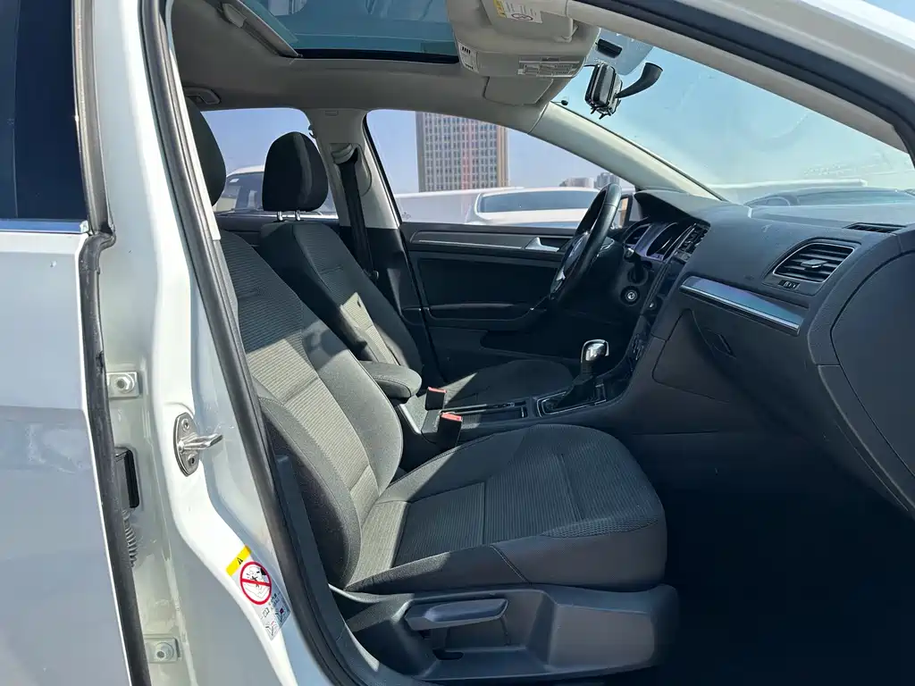 Volkswagen Golf — миниатюра 18