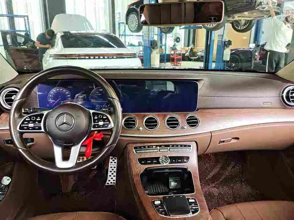 Mercedes-Benz E-Class — миниатюра 2