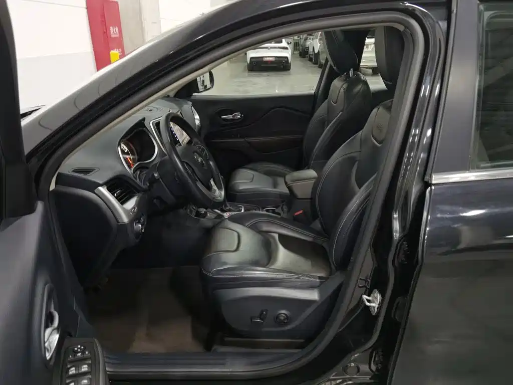 Jeep Cherokee — миниатюра 10