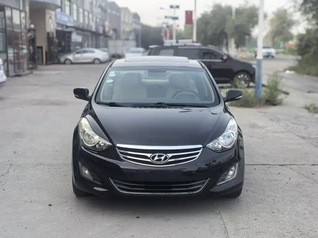 Hyundai Elantra 2012 1.6L MT Fashion