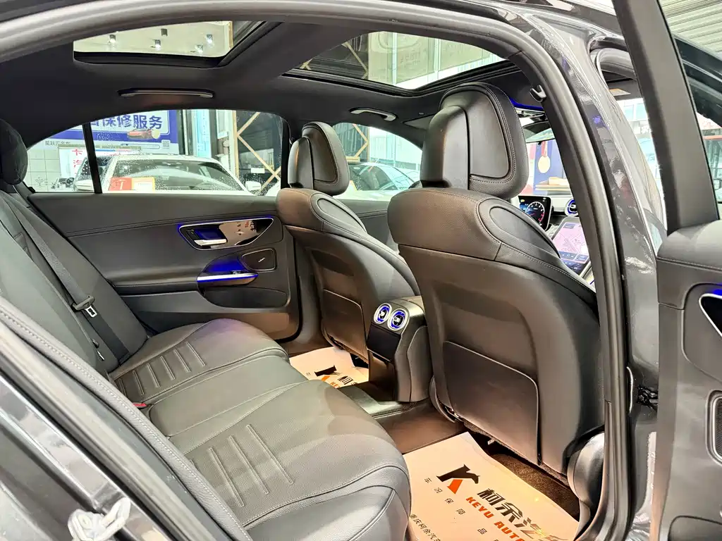 Mercedes-Benz C-Class — миниатюра 11