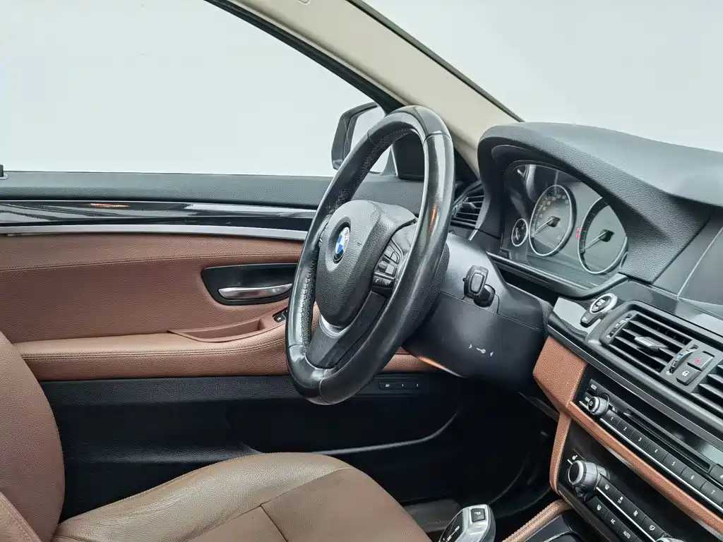 BMW 5 Series — миниатюра 22