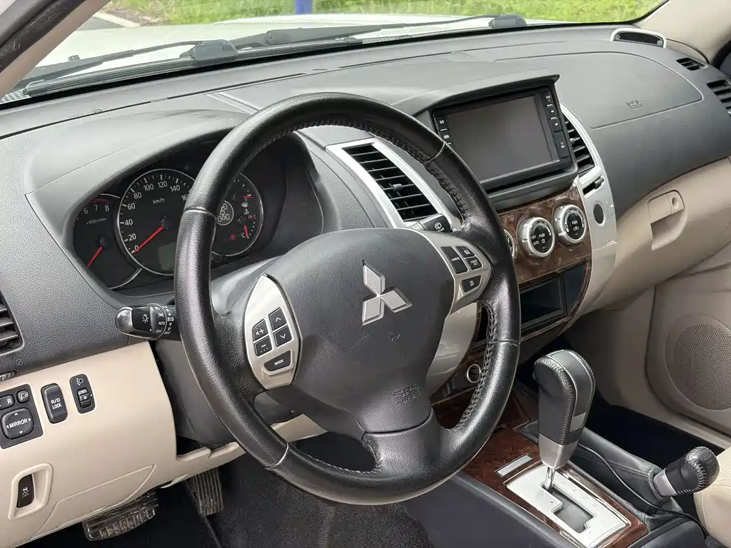 Mitsubishi Pajero Sport — миниатюра 7