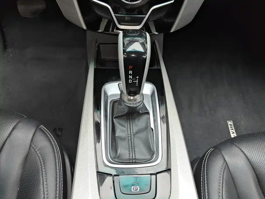 Luxgen U6 — миниатюра 16