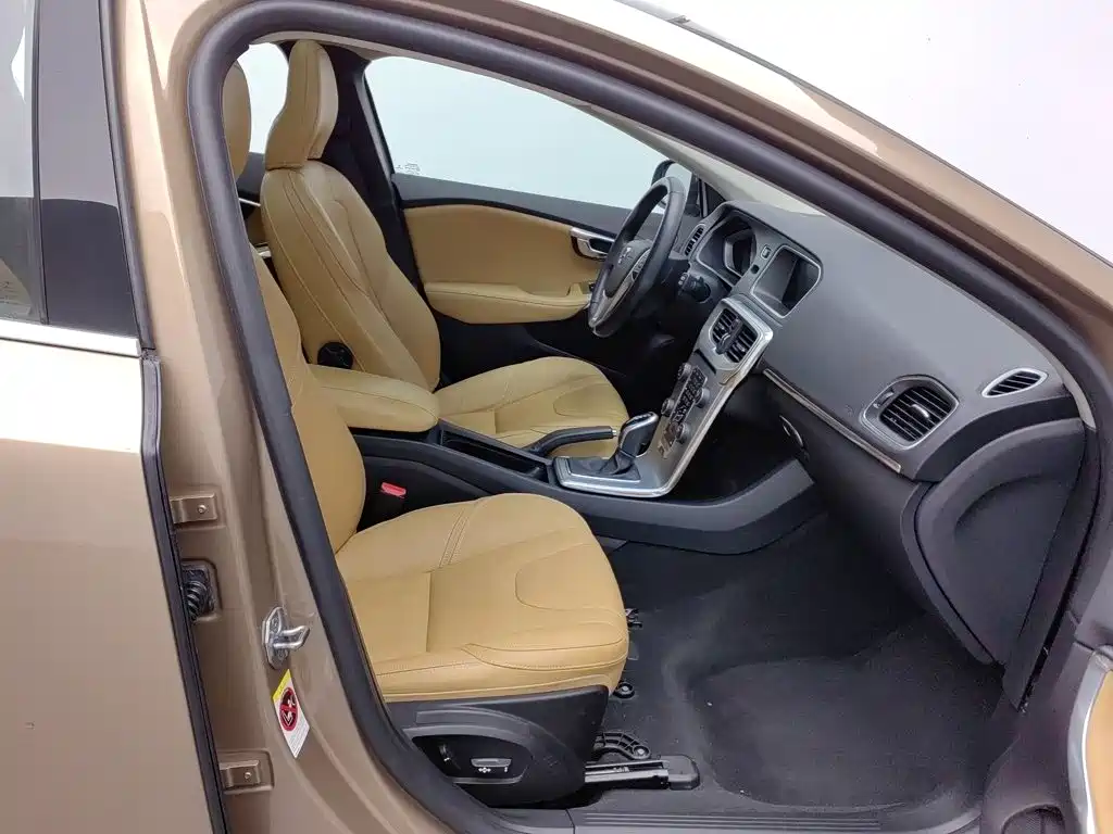 Volvo V40 — миниатюра 23