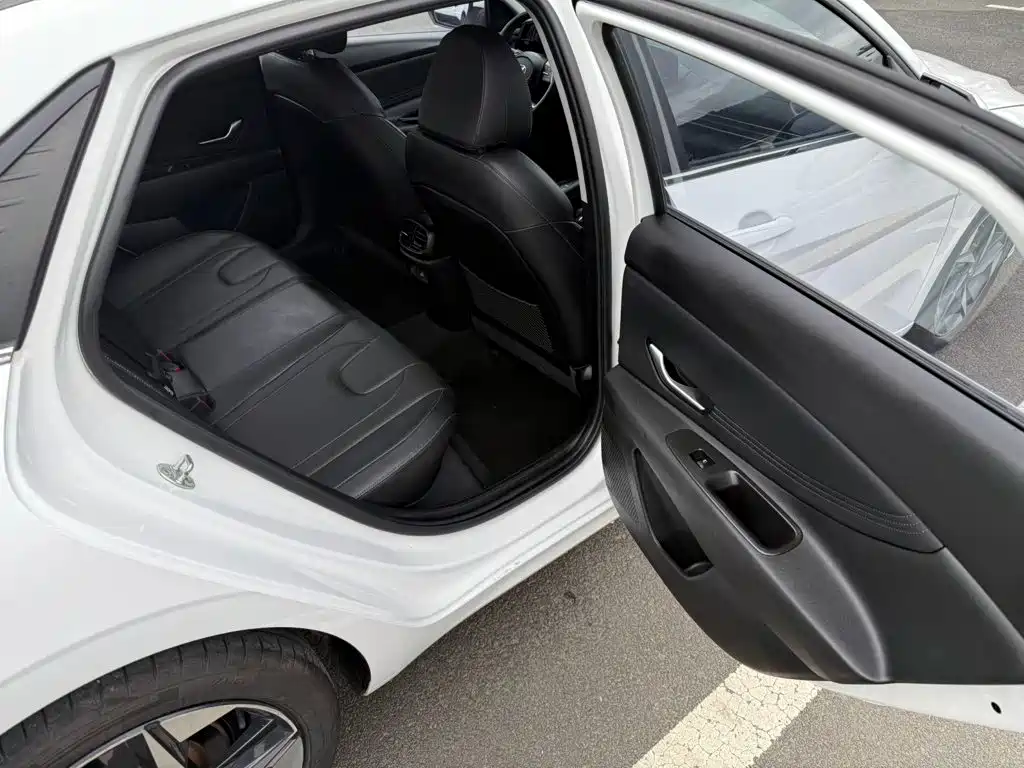 Hyundai Elantra — миниатюра 11
