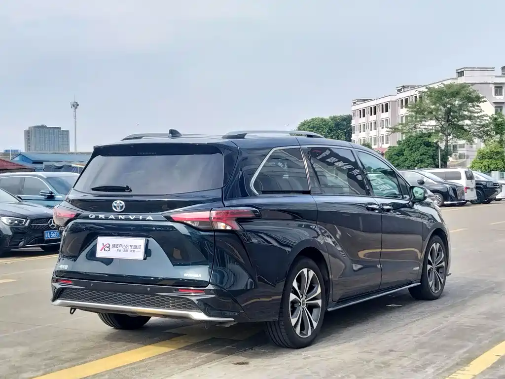 Toyota Granvia 2022 2.5L Flagship