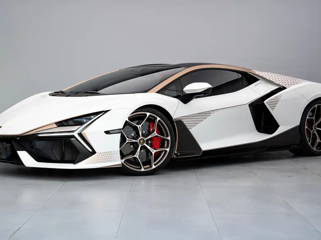 LAMBORGHINI REVUELTO