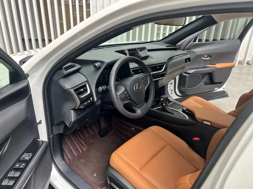 Lexus UX — миниатюра 3