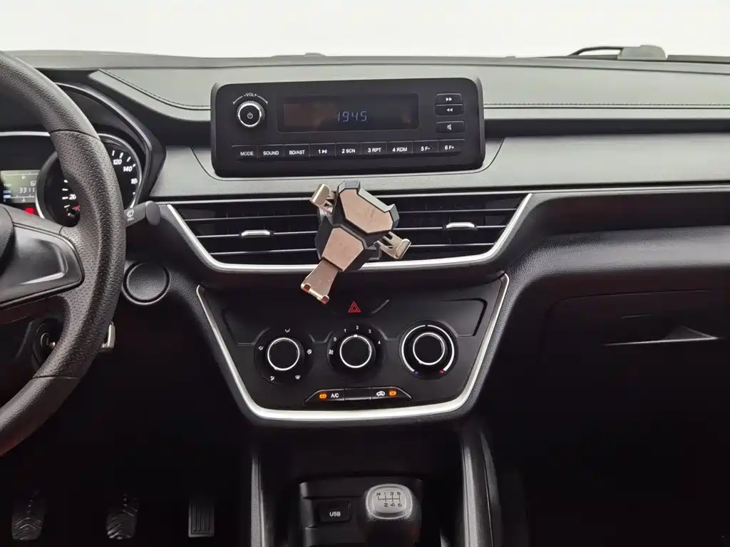 Wuling Hongguang S3 — миниатюра 12