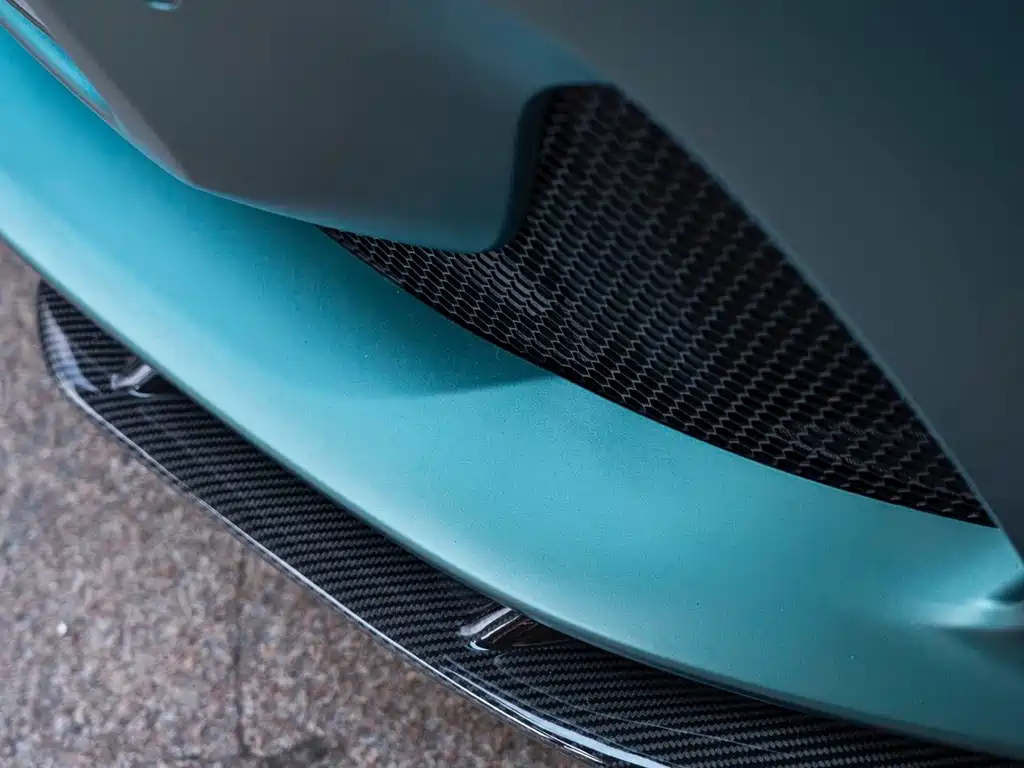 Aston Martin DB12 — миниатюра 25