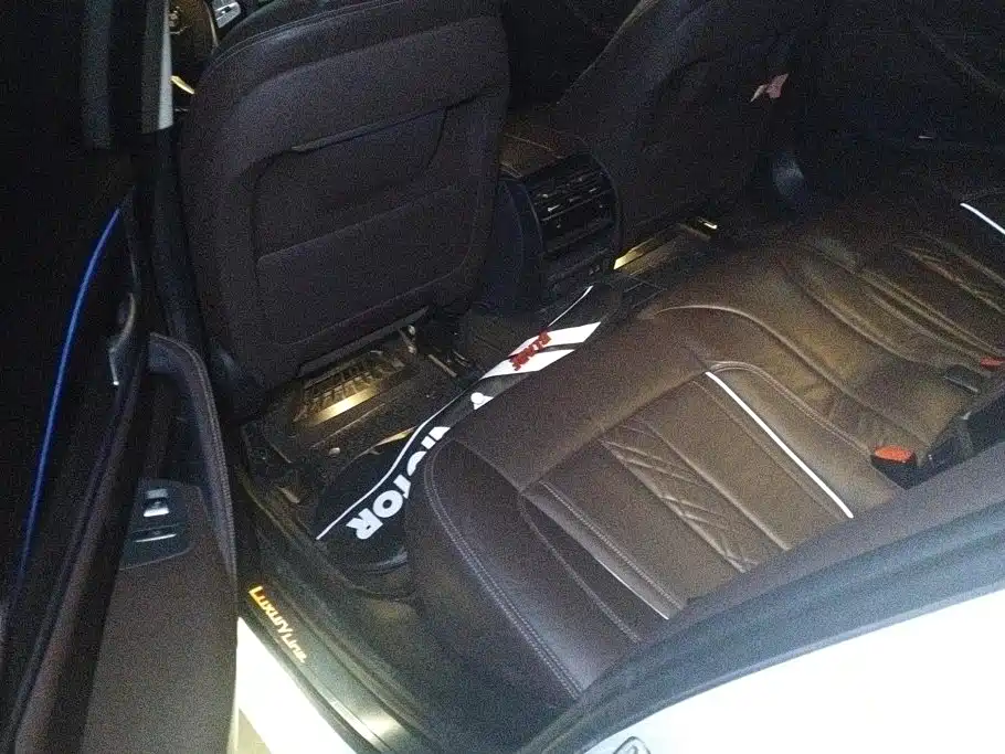 BMW 5 Series — миниатюра 11
