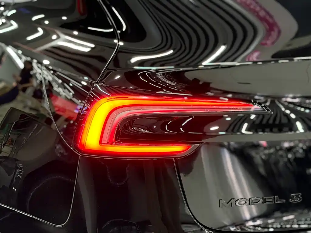 Tesla Model 3 — миниатюра 17