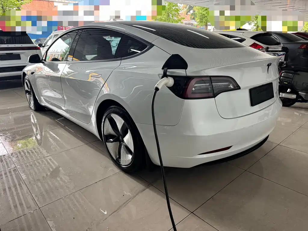 Tesla Model 3 — миниатюра 12