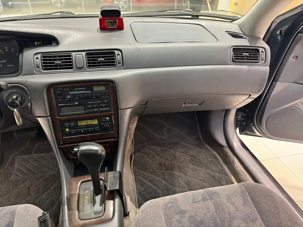 Toyota Camry — миниатюра 12