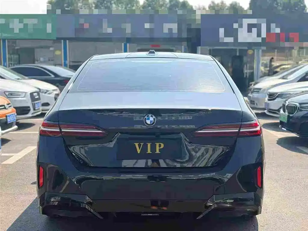 BMW 5 Series — миниатюра 8