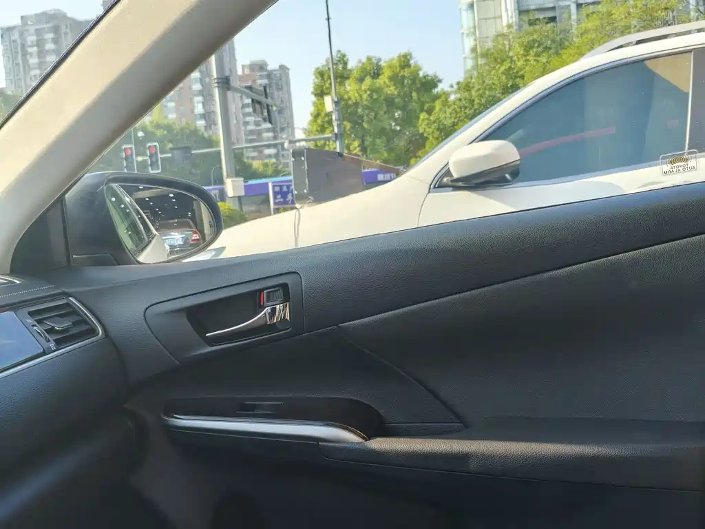 Toyota Camry — миниатюра 9