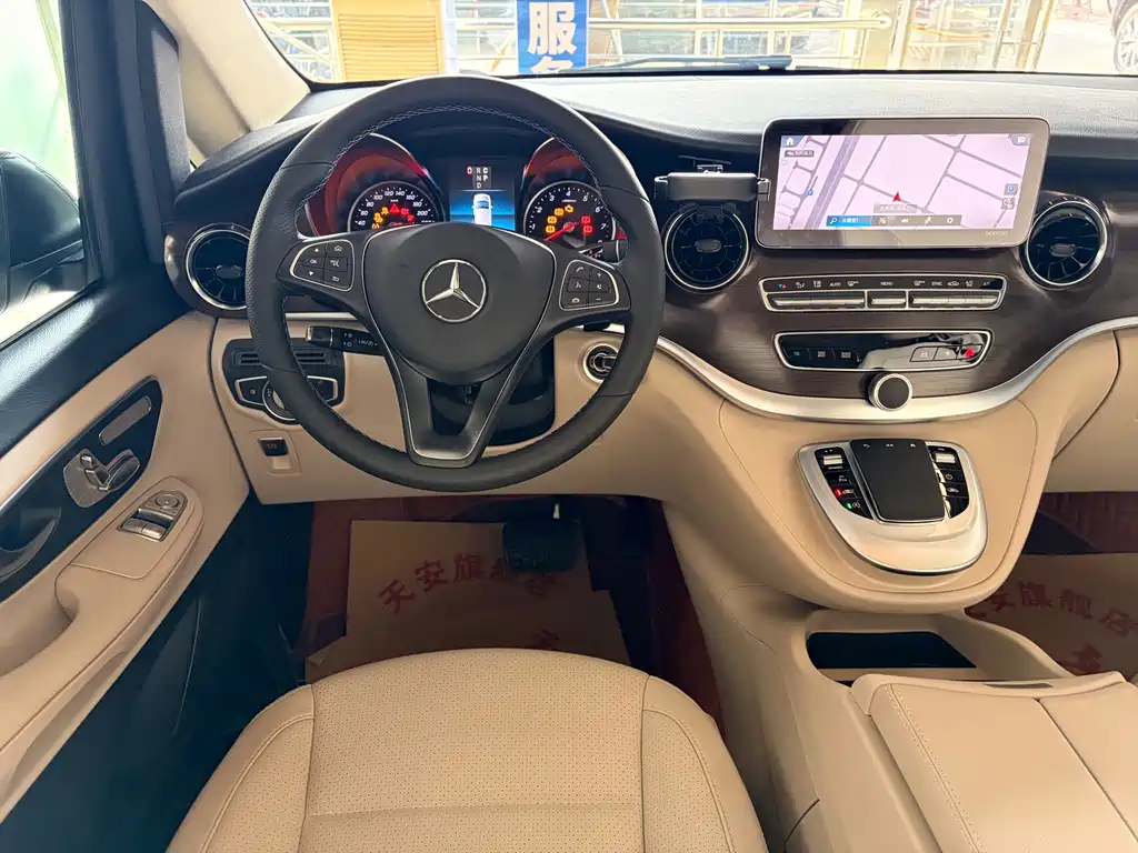 Mercedes-Benz V-Class — миниатюра 11