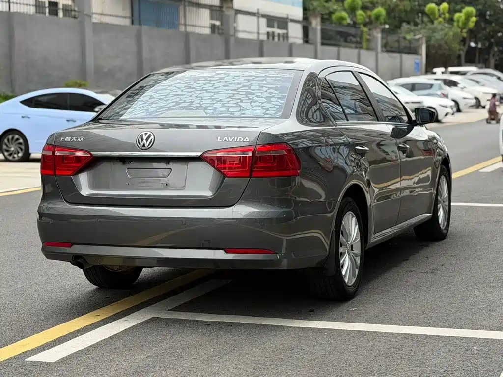 Volkswagen Lavida — миниатюра 4