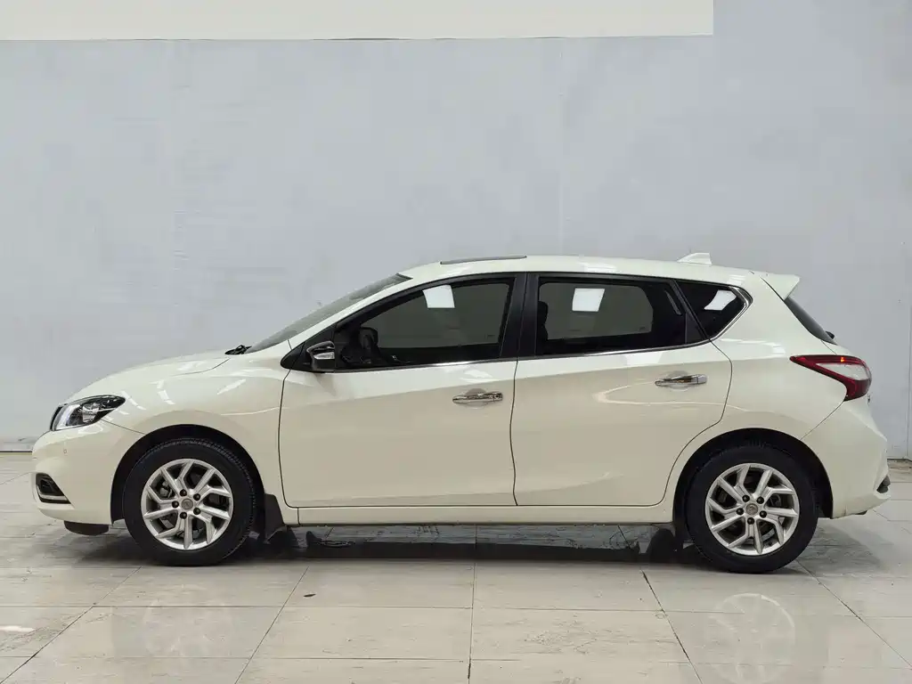 Nissan Tiida — миниатюра 4