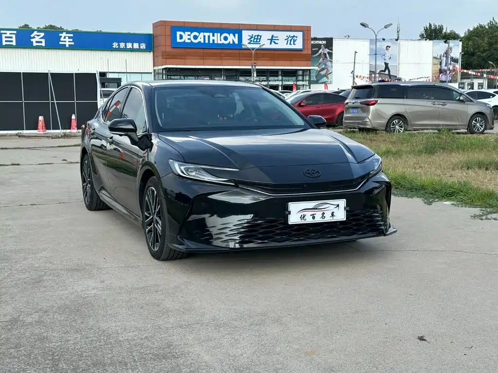 Toyota Camry — миниатюра 3