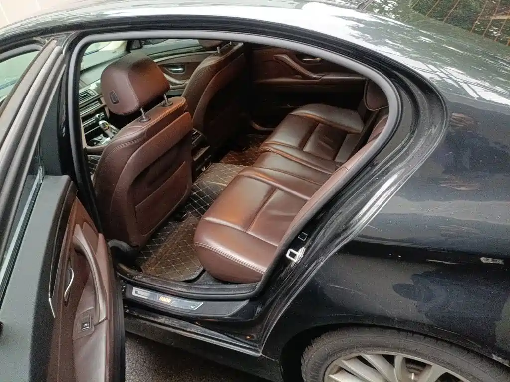 BMW 5 Series — миниатюра 13
