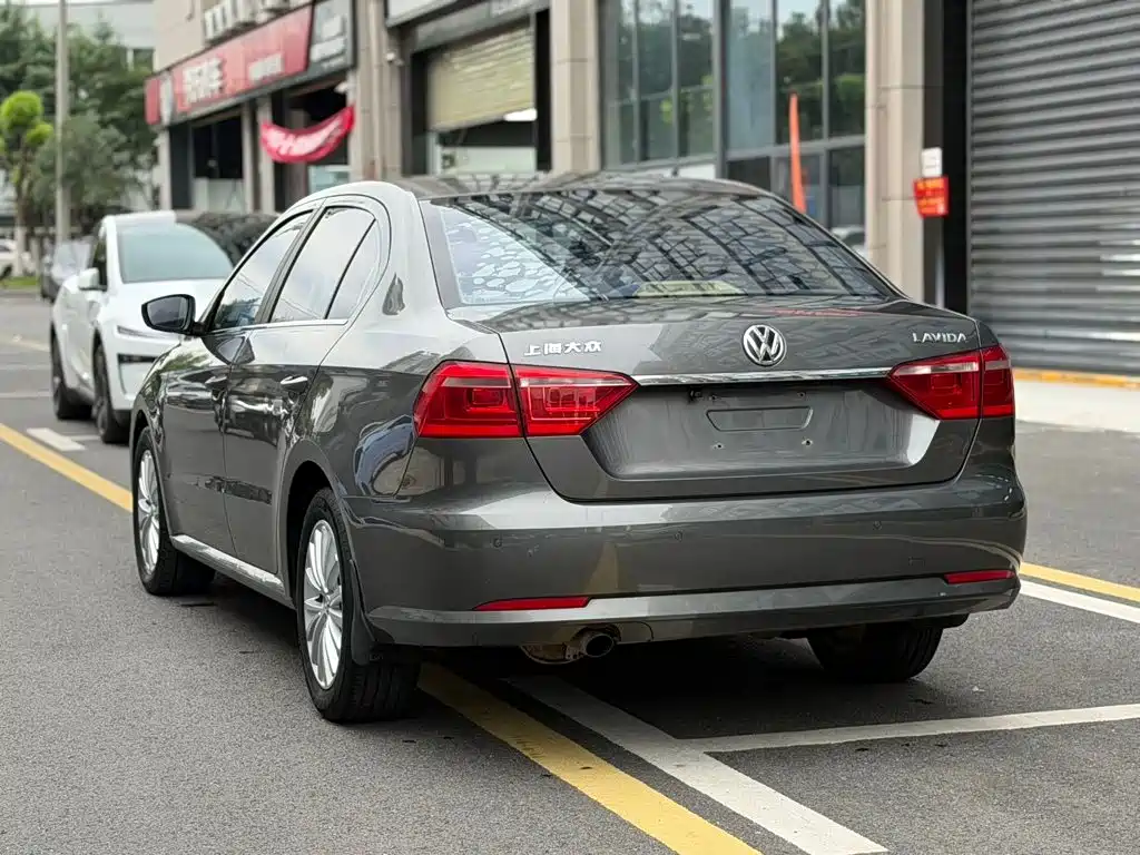 Volkswagen Lavida — миниатюра 6