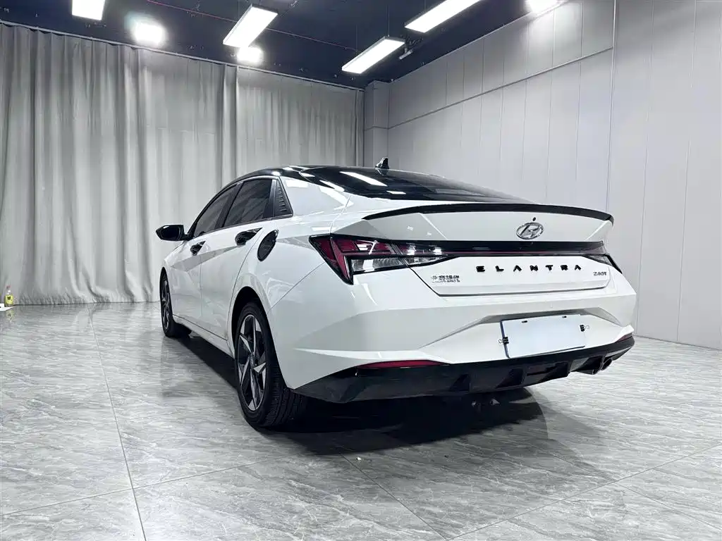 Hyundai Elantra 2022 240TGDi DCT LUX Luxury