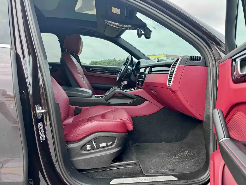 Porsche Cayenne — миниатюра 4