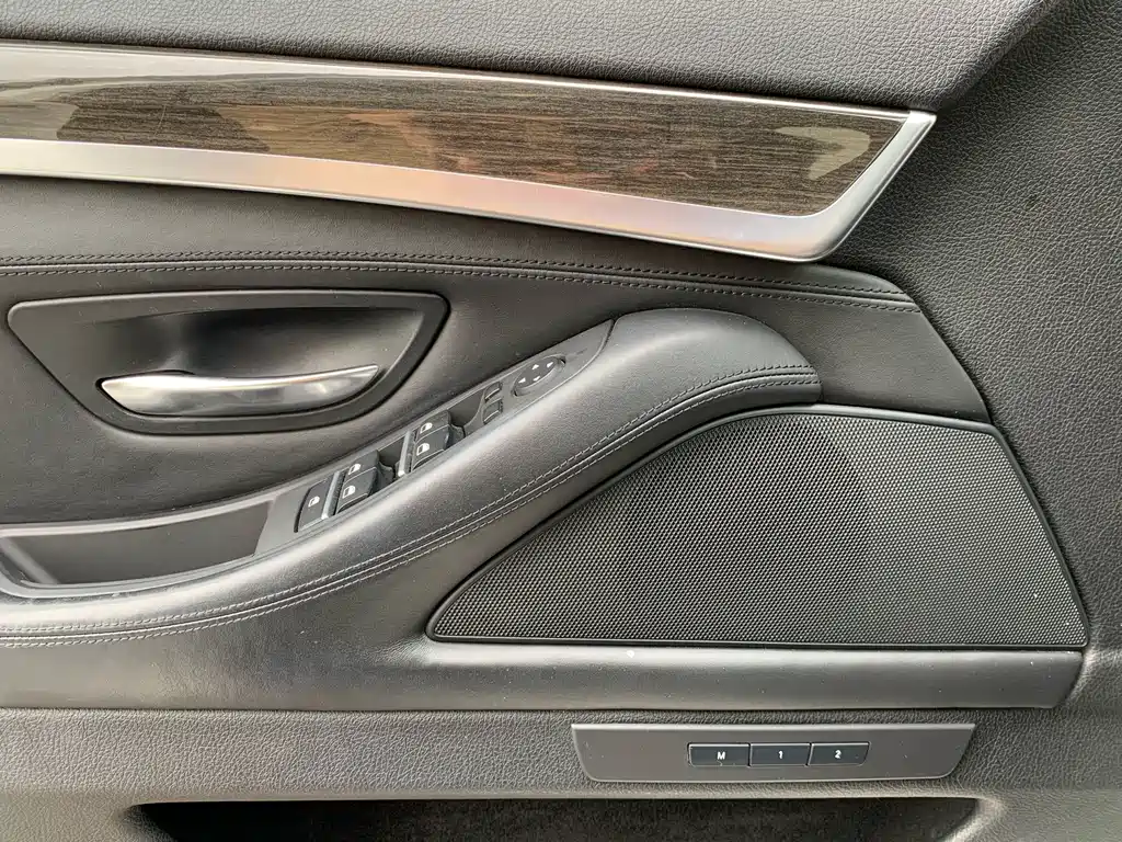 BMW 5 Series — миниатюра 20