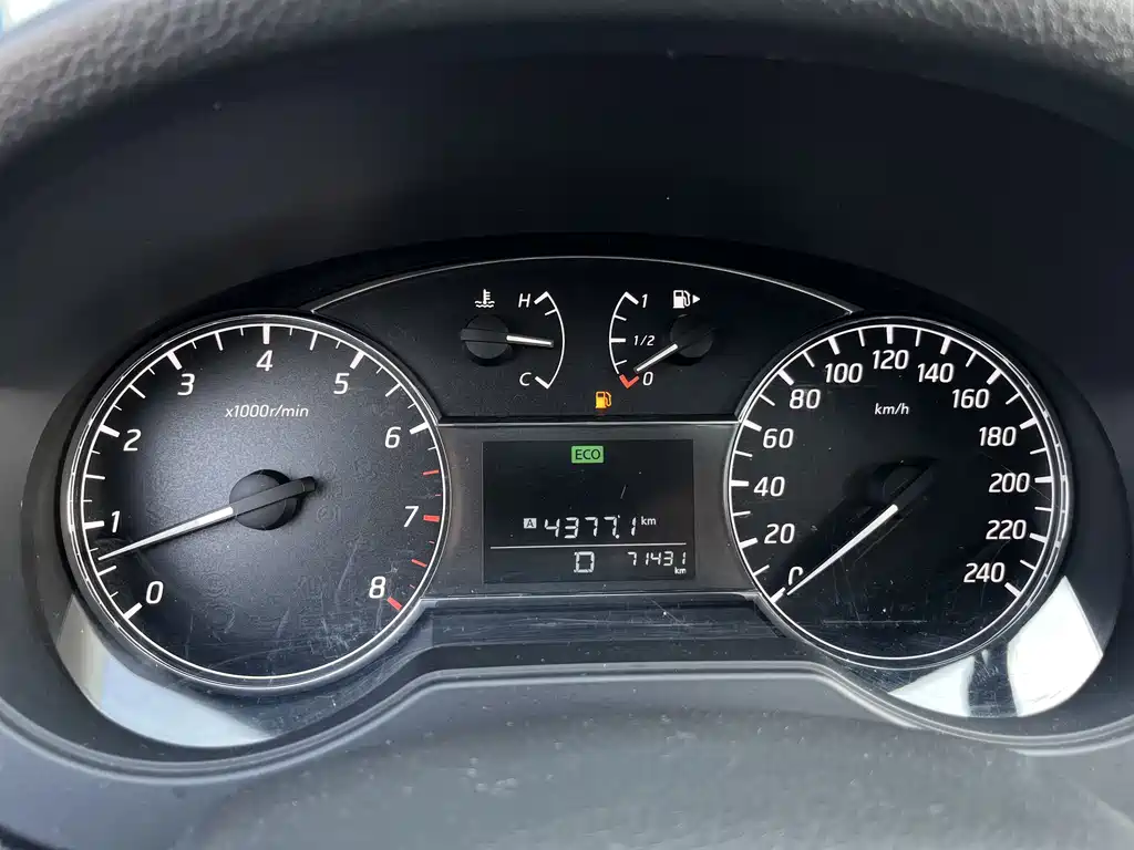 Nissan Tiida — миниатюра 11