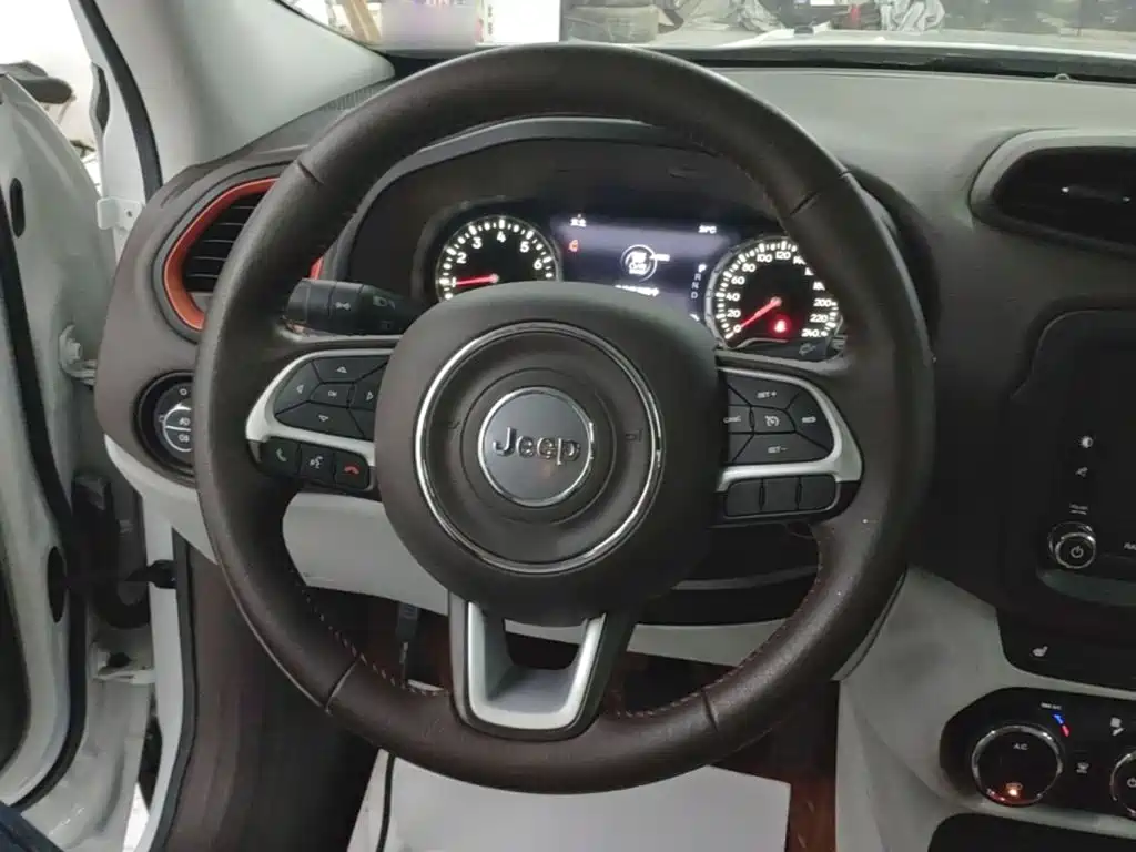 Jeep Renegade — миниатюра 11