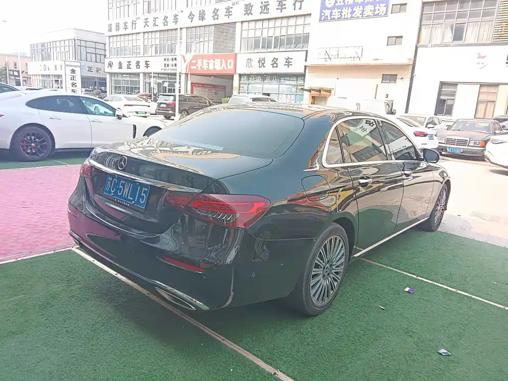 Mercedes-Benz E-Class — миниатюра 8