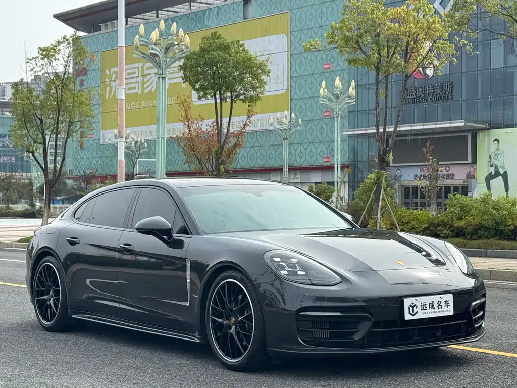PORSCHE PANAMERA