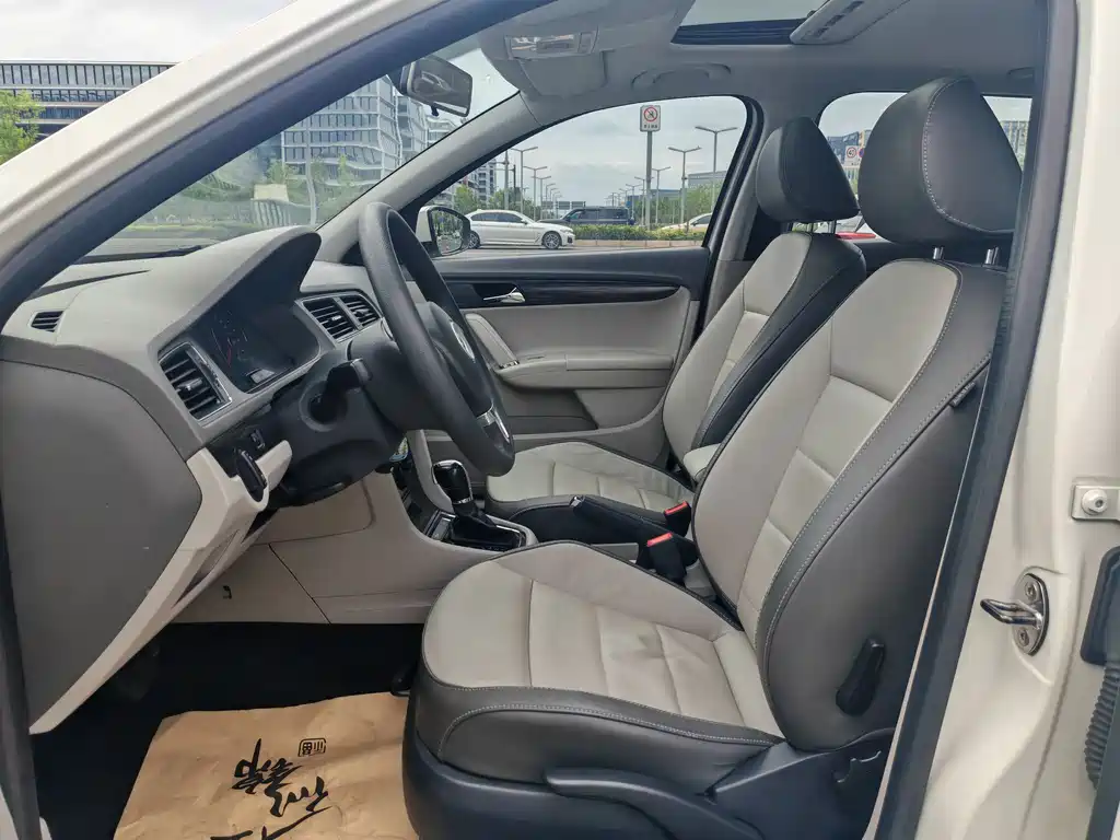 Volkswagen Gran Lavida 2013 1.6L AT Comfort