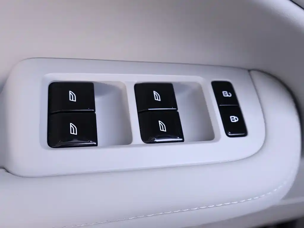 Volvo EM90 — миниатюра 17