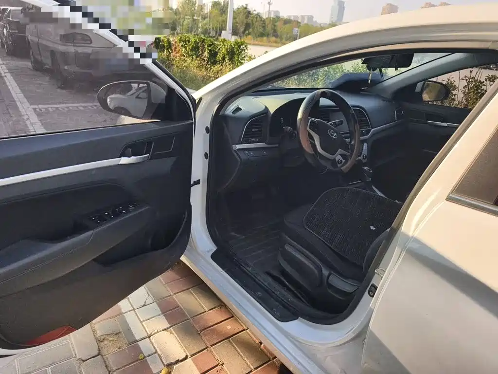 Hyundai Elantra — миниатюра 14