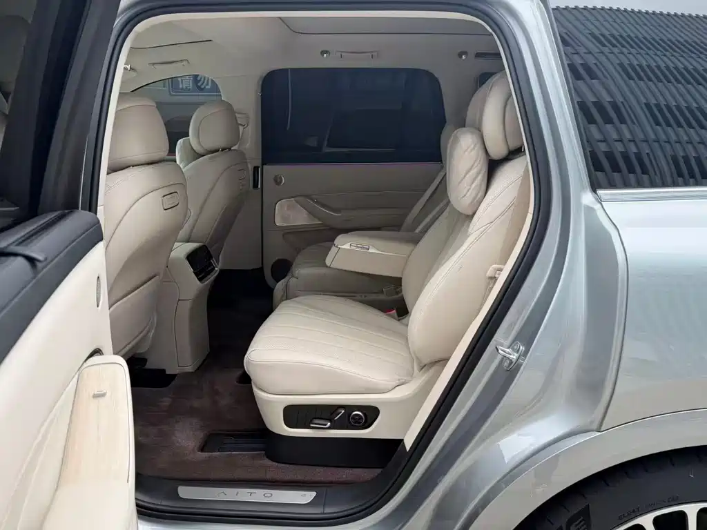 Aito M8 2025 Max+ 53.4kWh 6 мест (192 ）