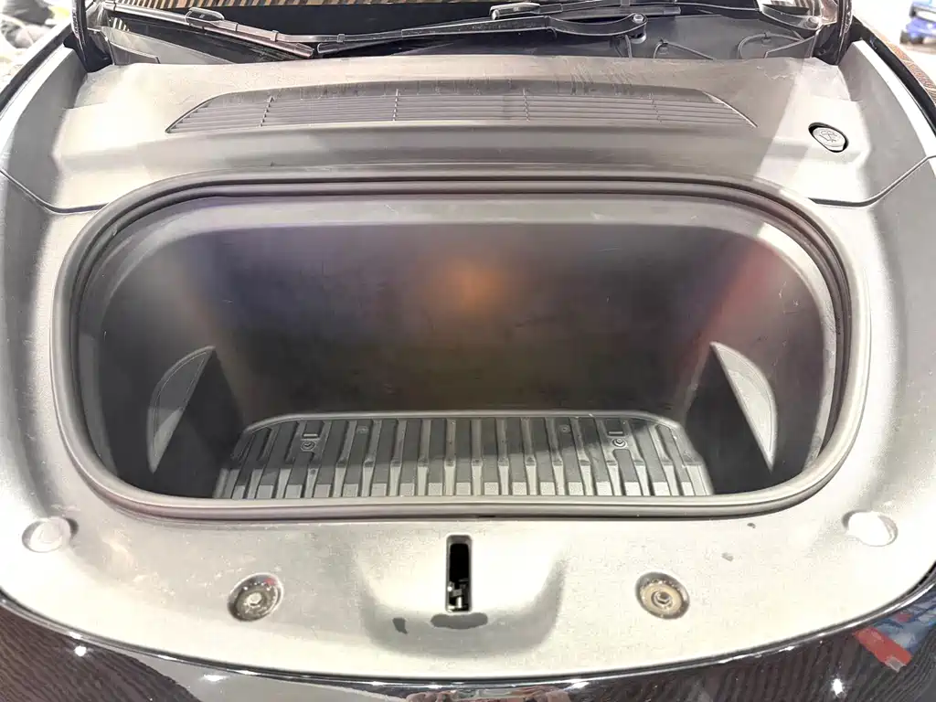 Tesla Model Y — миниатюра 13