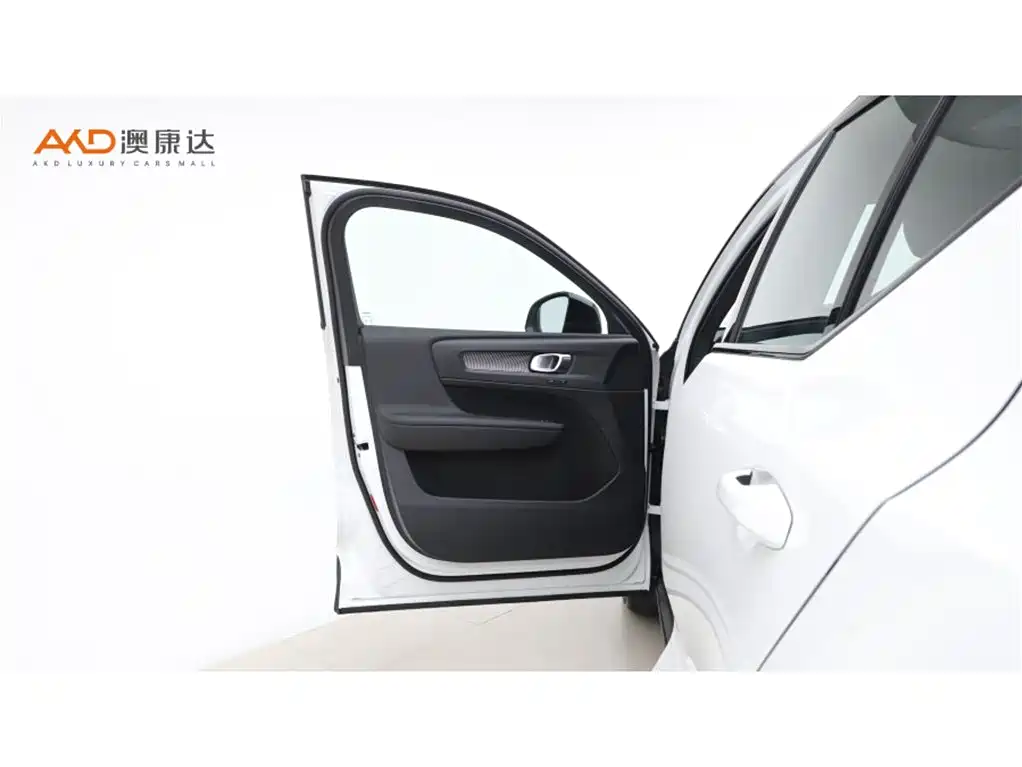 Volvo XC40 — миниатюра 10