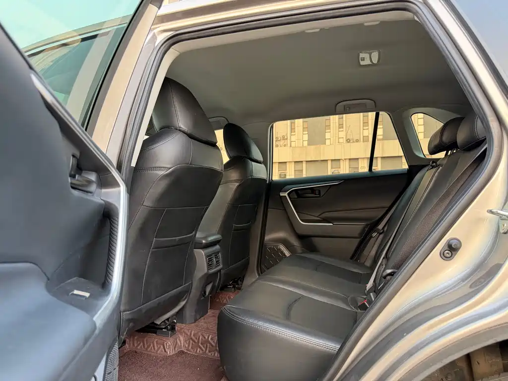 Toyota RAV4 — миниатюра 12