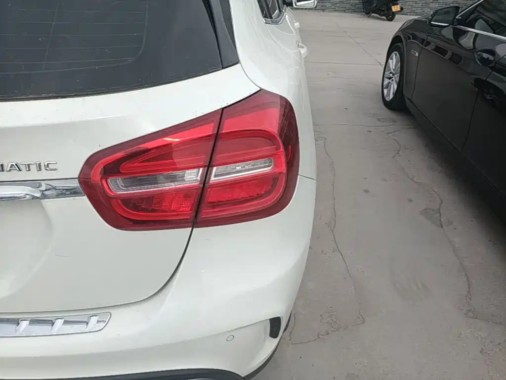 Mercedes-Benz GLA 2015 GLA 260 4MATIC