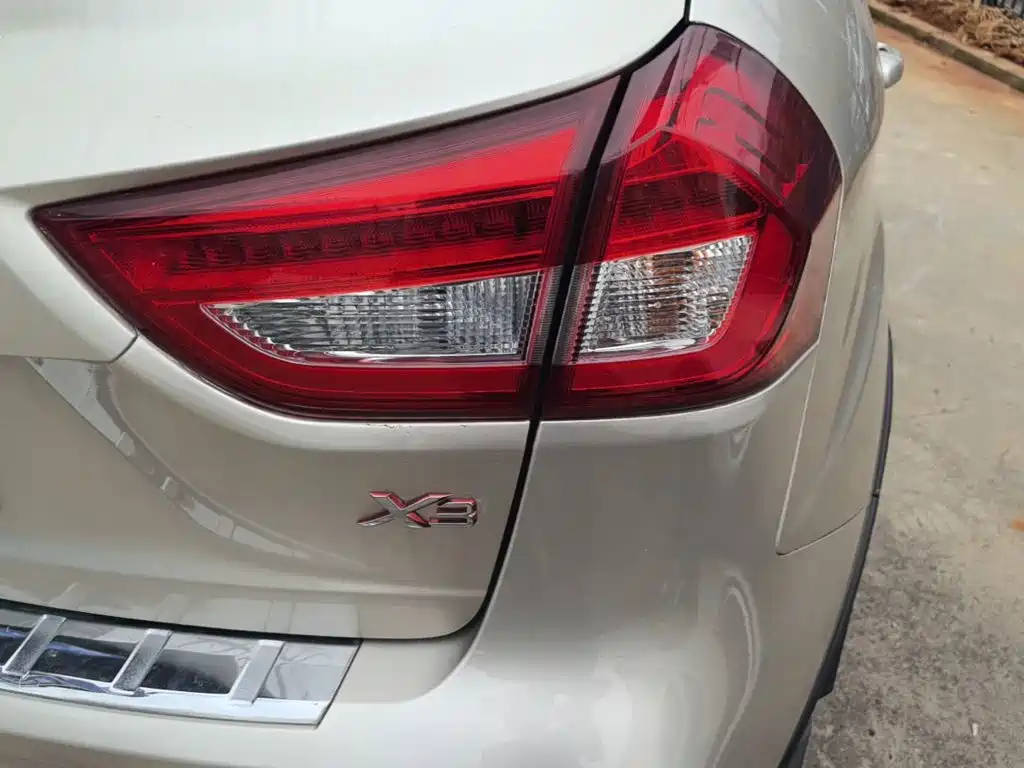 Geely Vision X3 — миниатюра 8