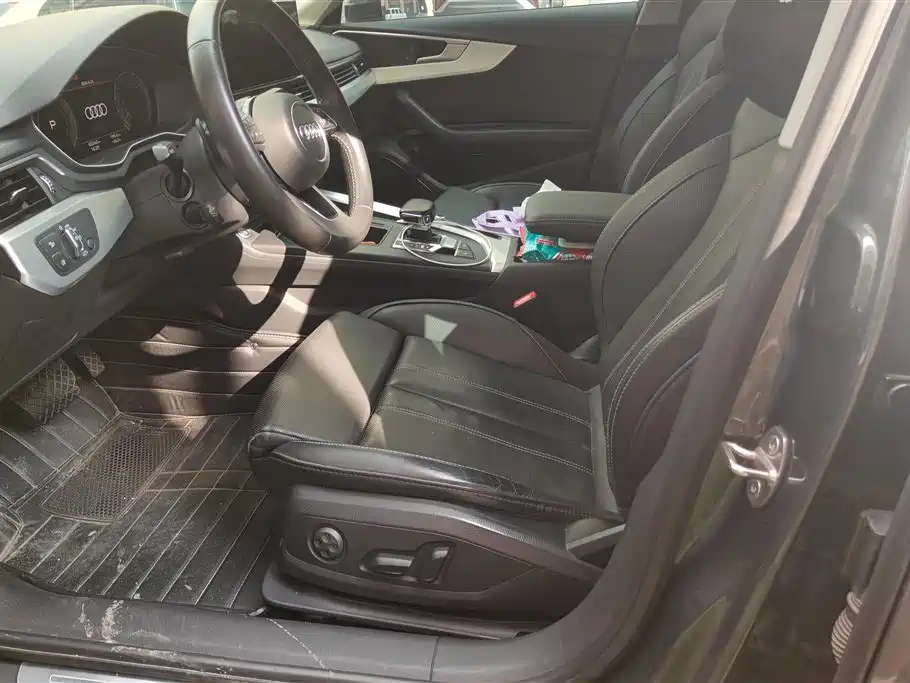 Audi A4L 2022 40 TFSI Luxury