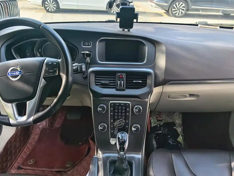 Volvo V40 — миниатюра 13