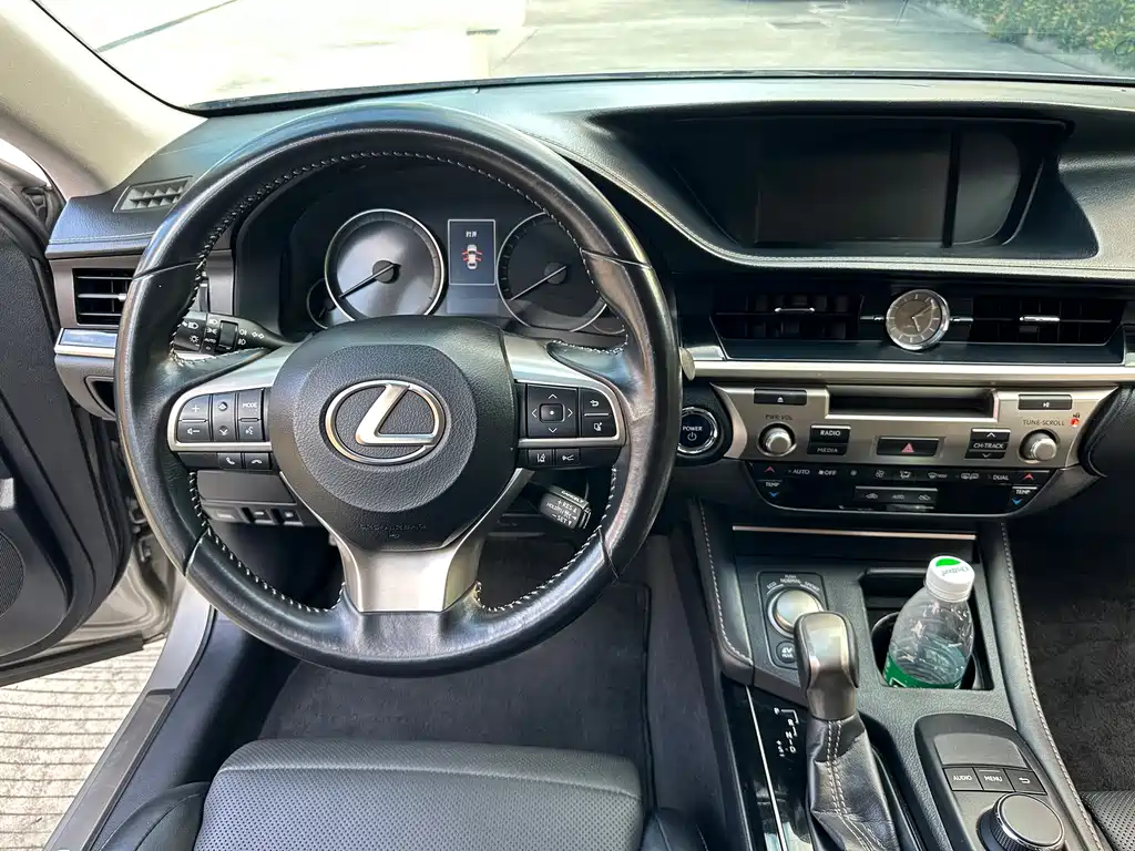 Lexus ES — миниатюра 10