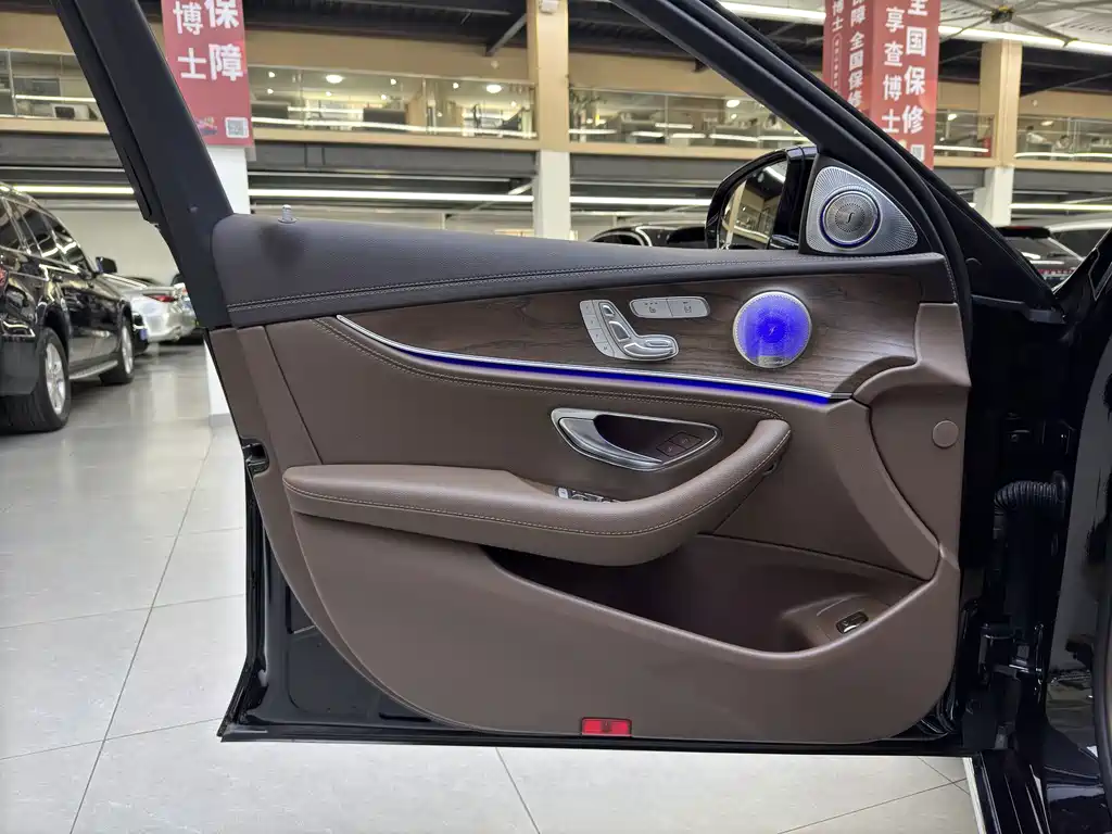 Mercedes-Benz E-Class — миниатюра 3