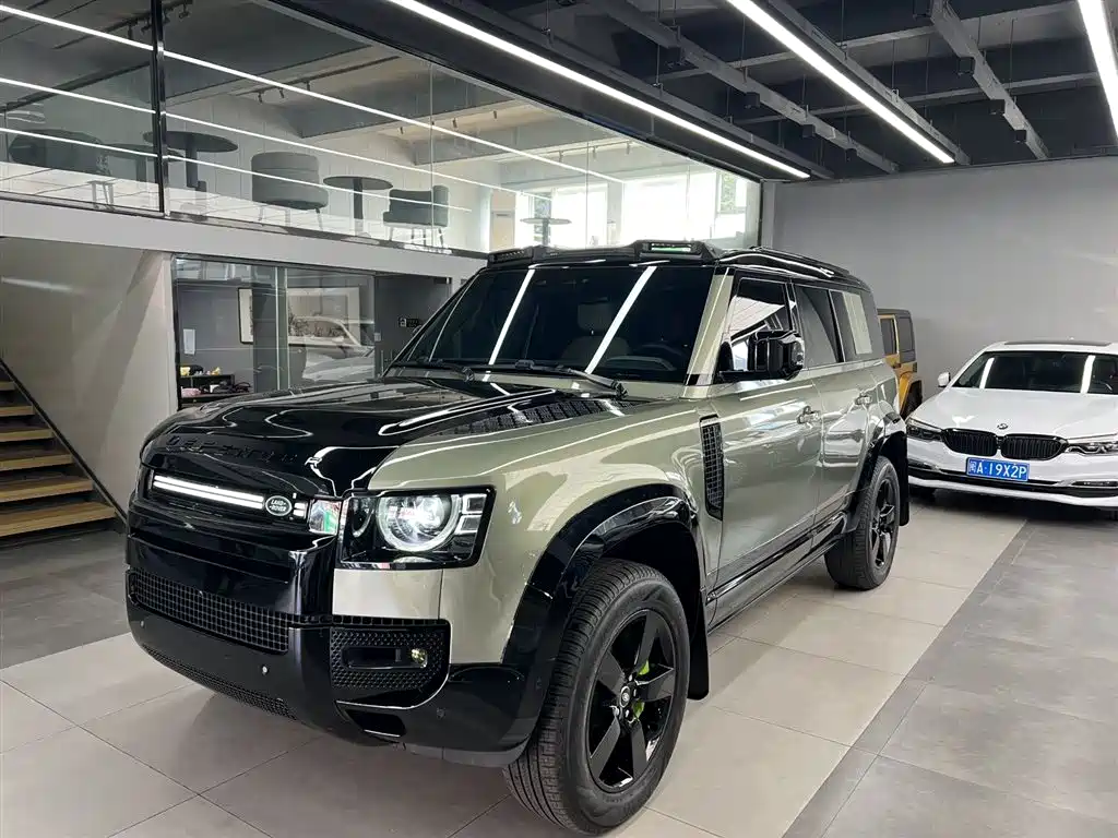 Land Rover Defender 2025