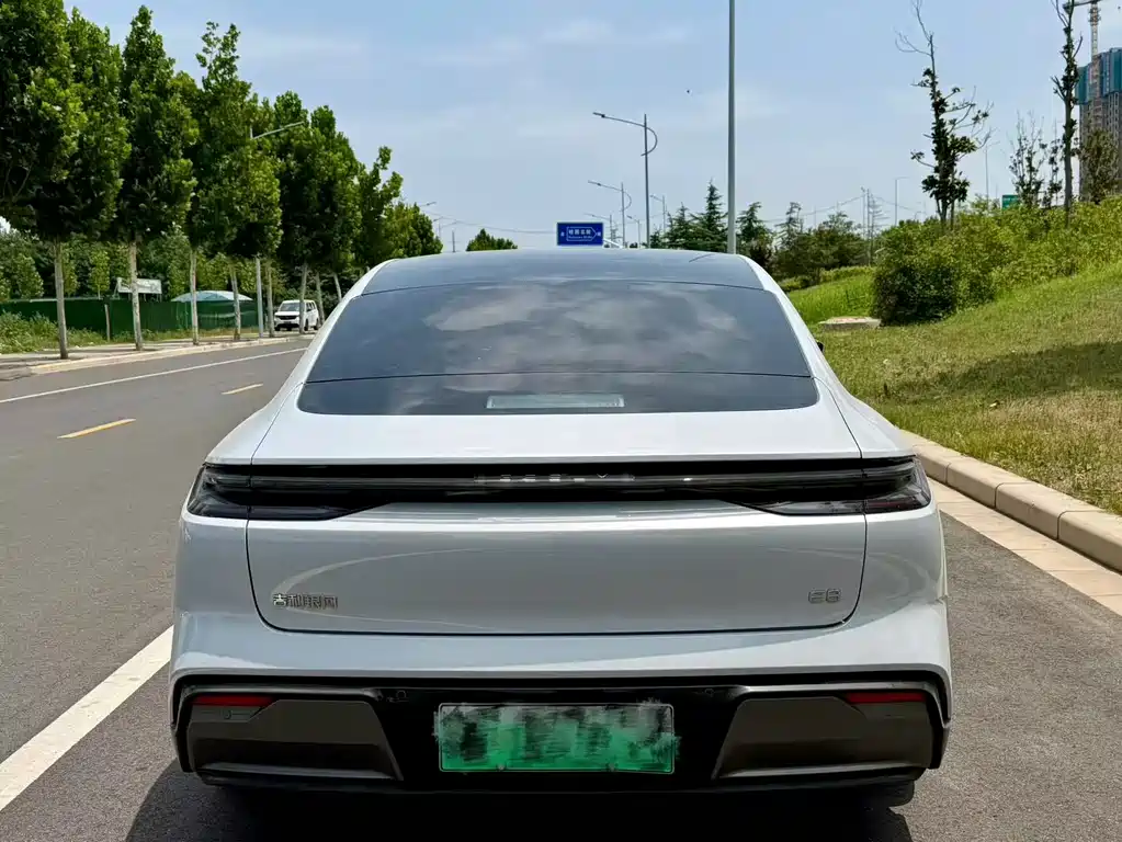 Geely Galaxy Galaxy E8 E8 2024 665km